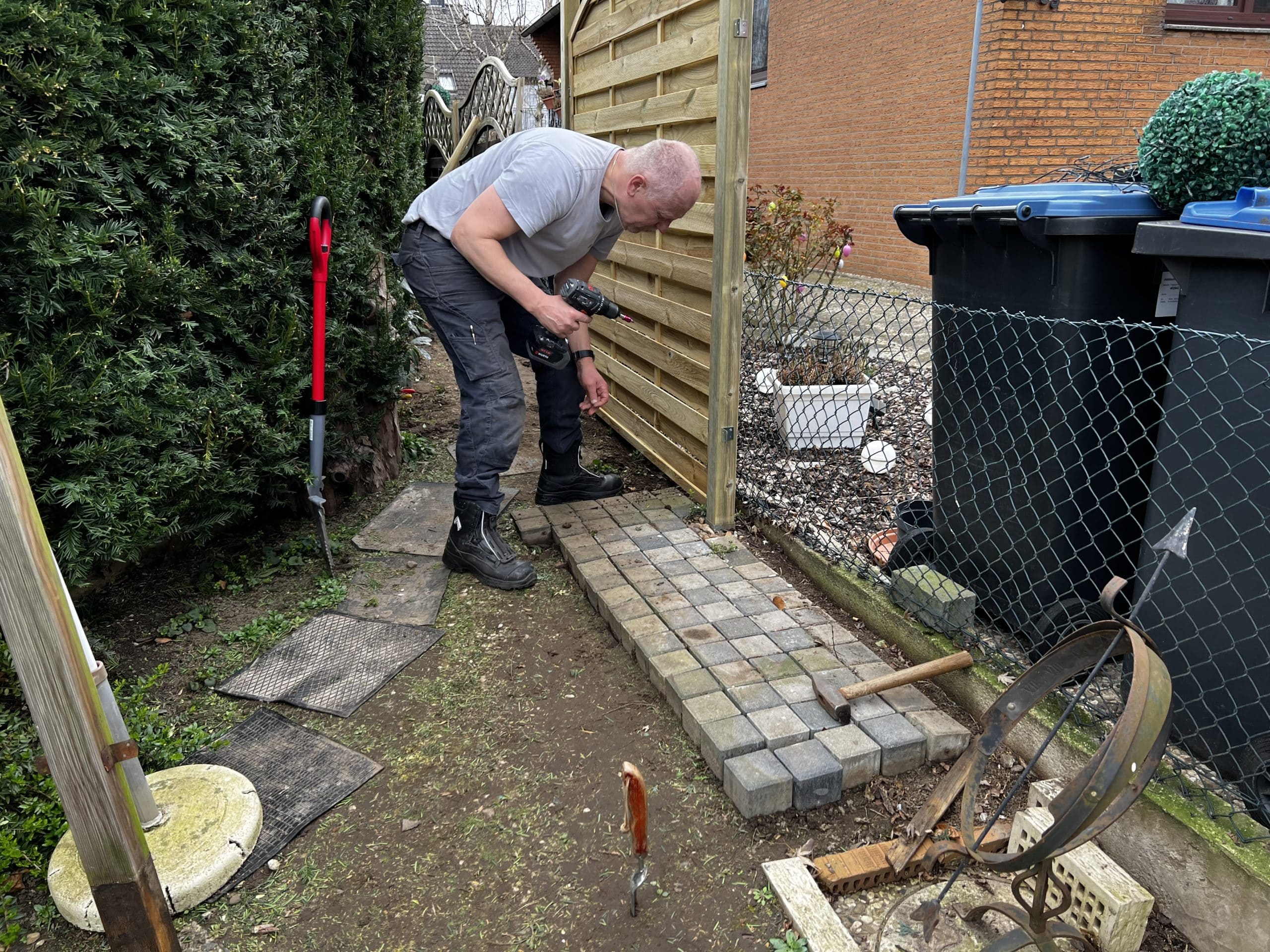 Sichtschutzzaun Aufbauen